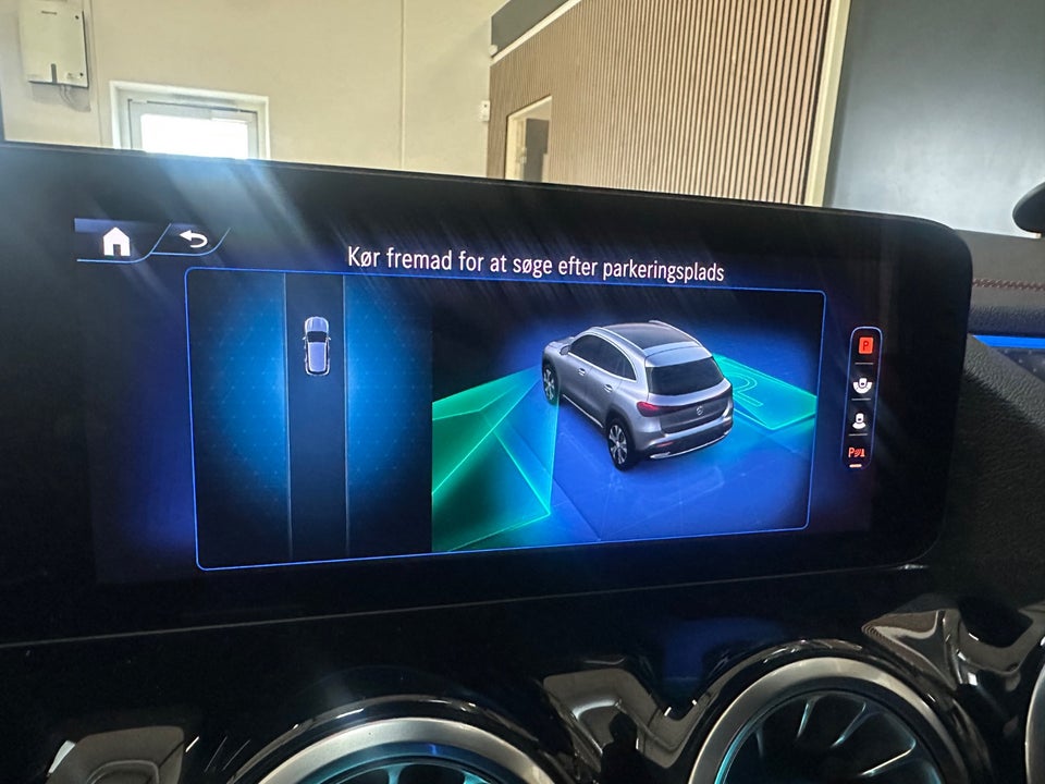 Mercedes EQA250+ AMG Line Advance Plus 5d