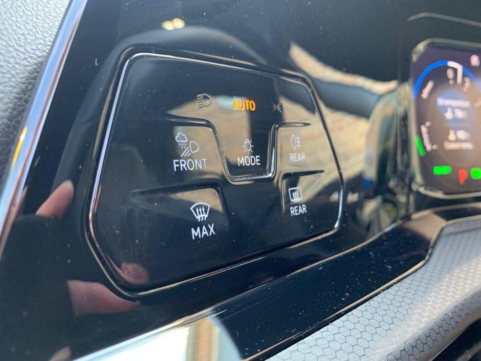 VW Golf VIII 1,4 GTE DSG 5d