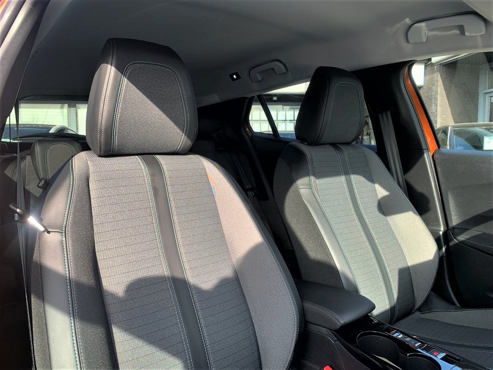 Peugeot 2008 1,2 PureTech 130 Selection Sport EAT8 5d