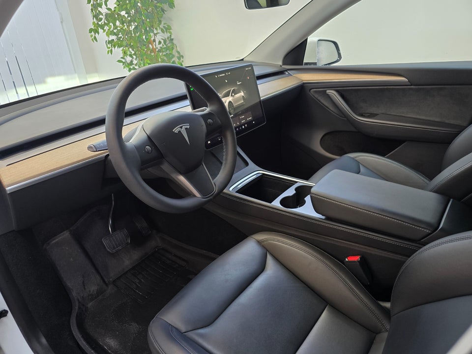 Tesla Model Y RWD 5d