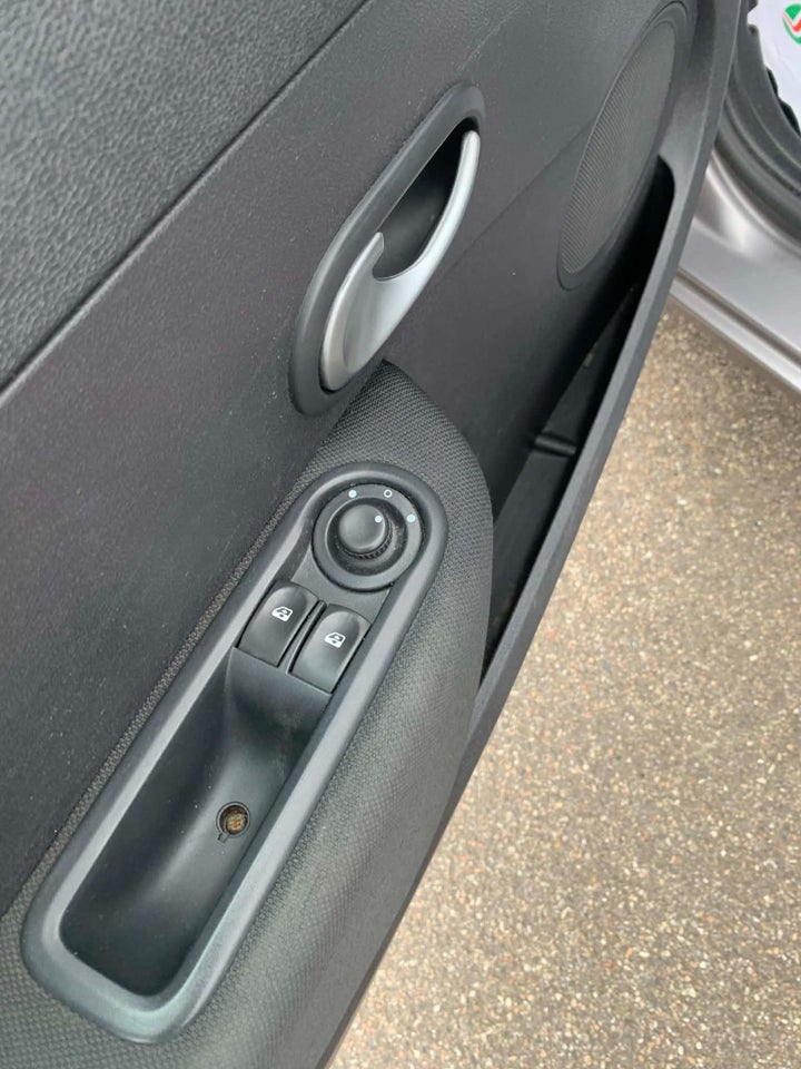 Renault Clio III 1,2 16V Authentique Sport Tourer 5d