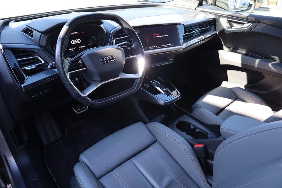 Audi Q4 e-tron 45 S-line quattro 5d