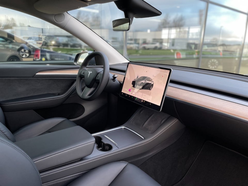 Tesla Model Y Long Range AWD 5d