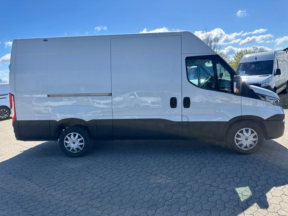 Iveco Daily 3,0 35S17 12m³ Van