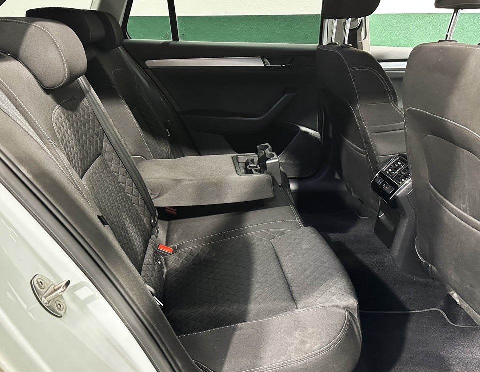 Skoda Superb 2,0 TDi 150 Style Combi DSG 5d