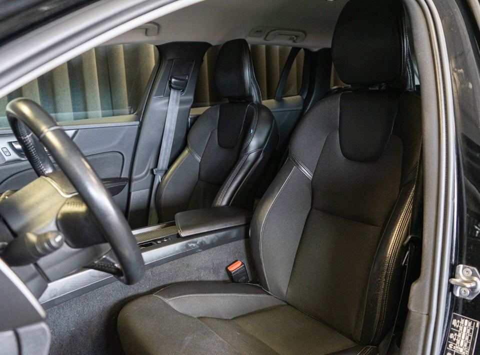 Volvo V60 2,0 D4 190 Momentum aut. 5d