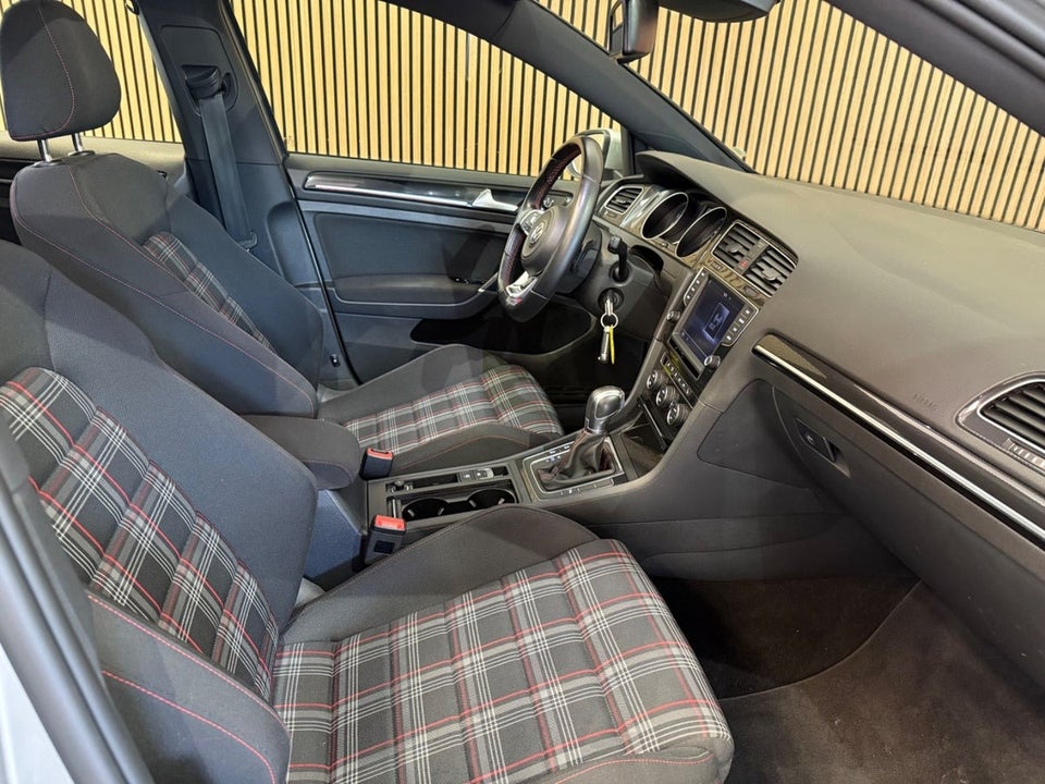 VW Golf VII 2,0 GTi Performance DSG BMT 5d
