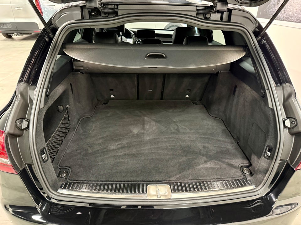 Mercedes C220 d 2,0 AMG Line Night Edition stc. aut. 5d