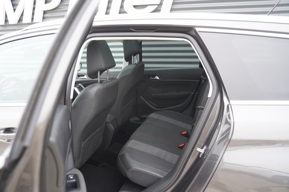 Peugeot 308 1,6 BlueHDi 120 Selection Sky SW 5d