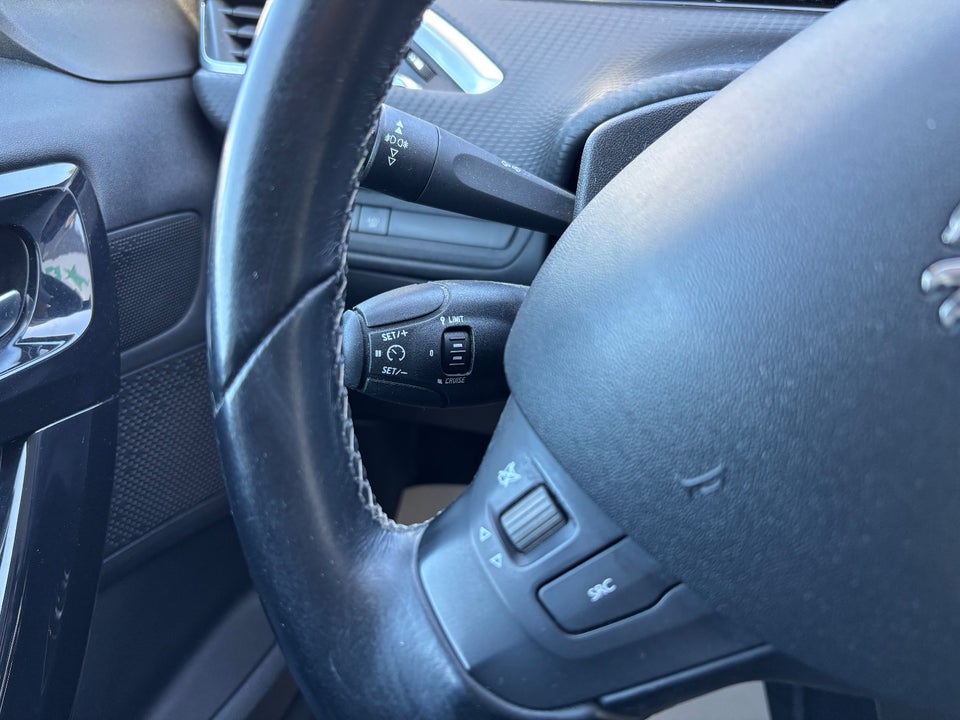 Peugeot 208 1,6 BlueHDi 100 Allure Sky 5d