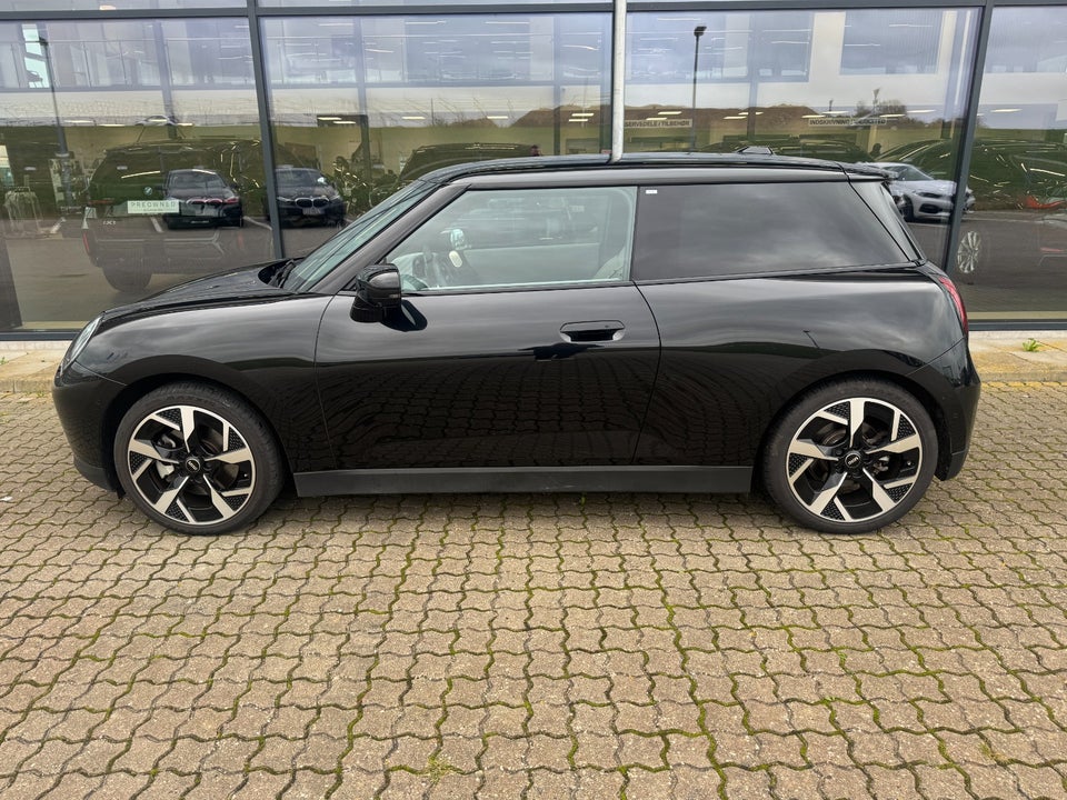 MINI Cooper E Favoured Trim L 3d