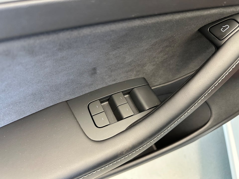 Tesla Model 3 Performance AWD 4d