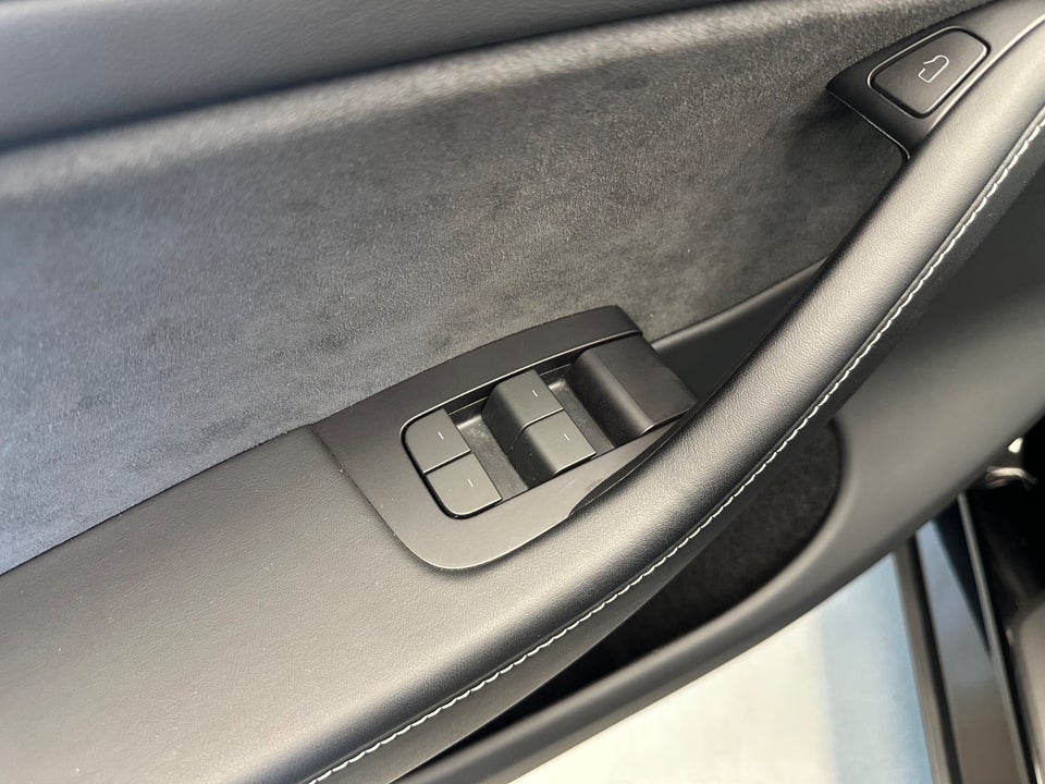 Tesla Model Y RWD 5d