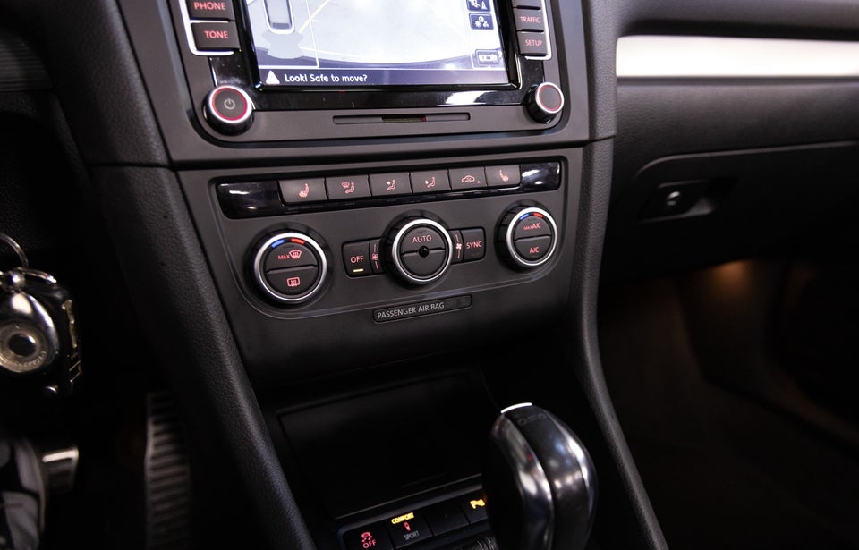 VW Golf VI 2,0 R Cabriolet DSG 2d