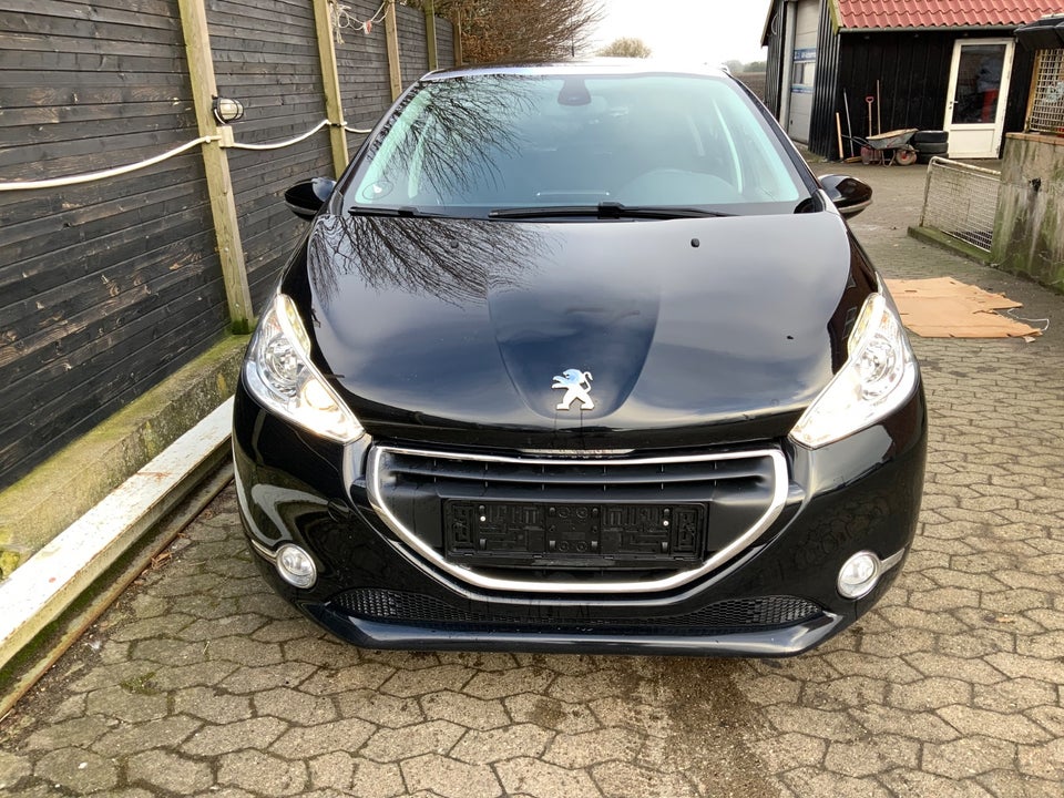 Peugeot 208 1,2 VTi 82 Allure Sky 5d