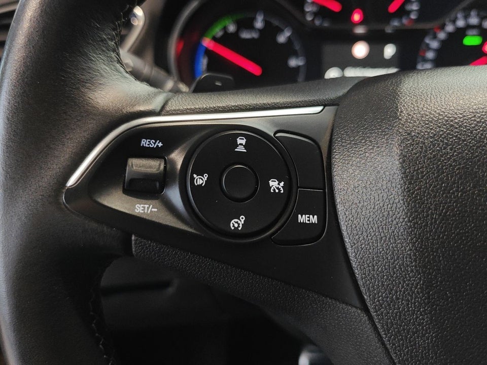 Opel Grandland X 1,6 Hybrid4 Ultimate aut. 5d