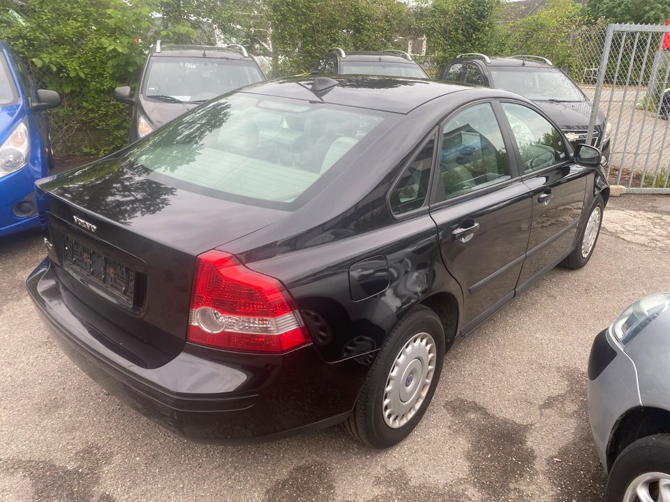 Volvo S40 1,6  4d