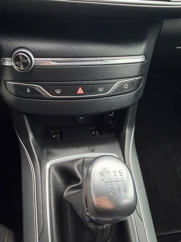 Peugeot 308 1,2 e-THP 130 Active SW 5d