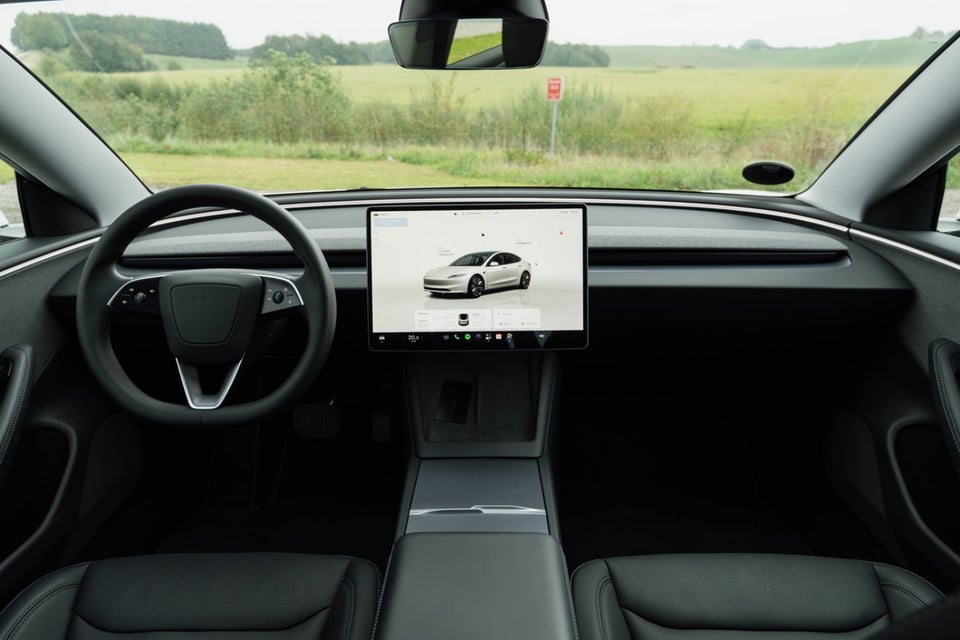 Tesla Model 3 RWD 4d