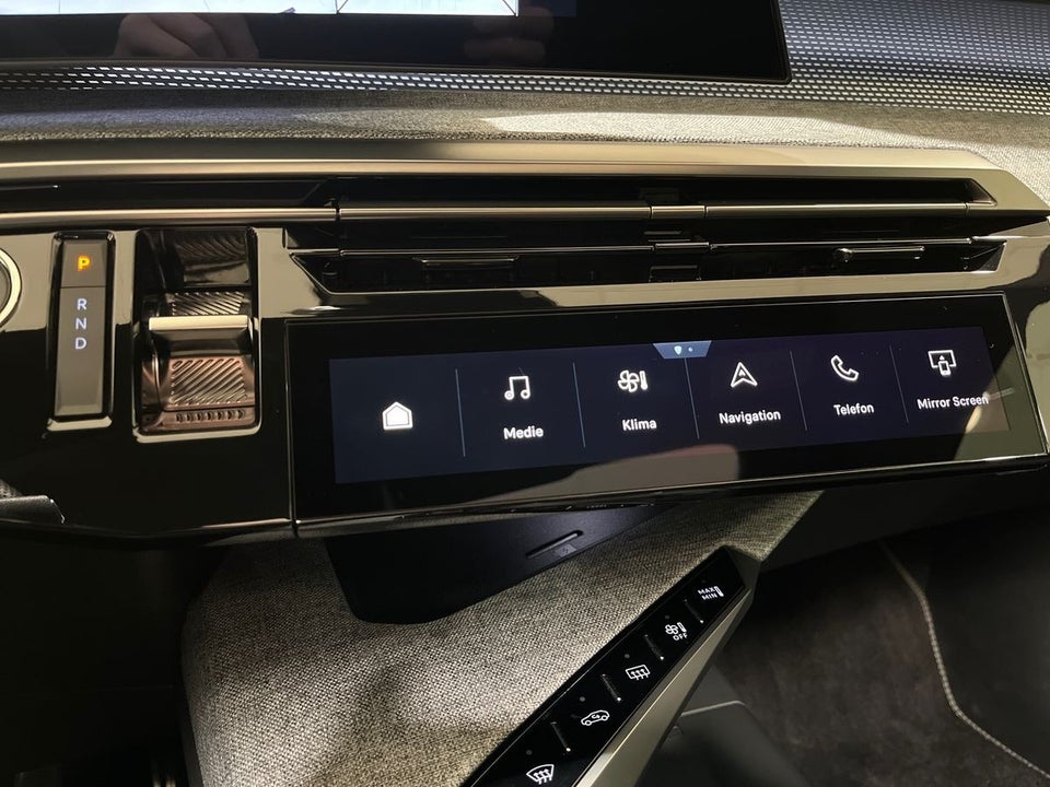 Peugeot e-3008 77 GT Pack 5d