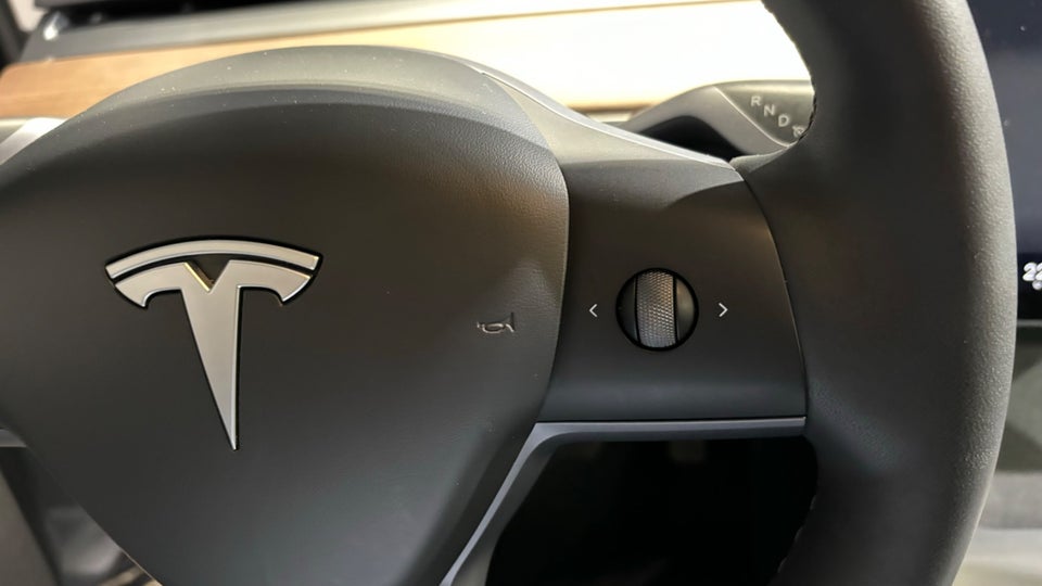 Tesla Model Y Long Range AWD 5d