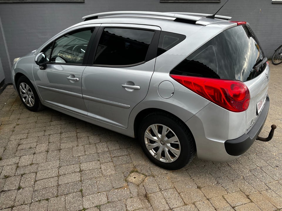 Peugeot 207 1,6 HDi 110 Premium SW 5d