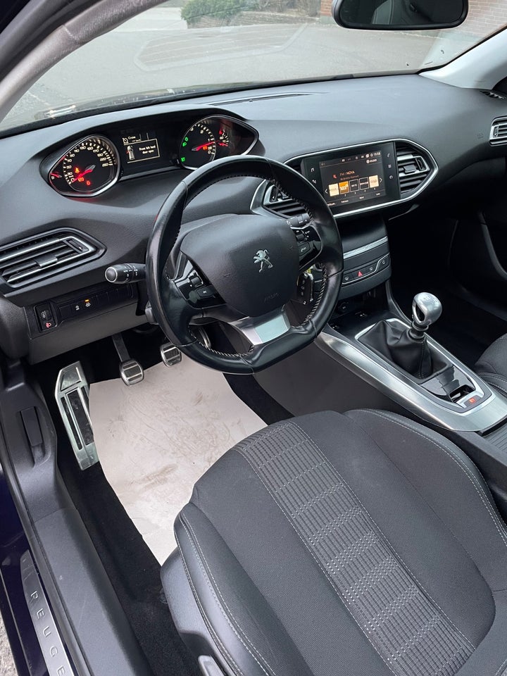 Peugeot 308 1,5 BlueHDi 130 Allure+ 5d
