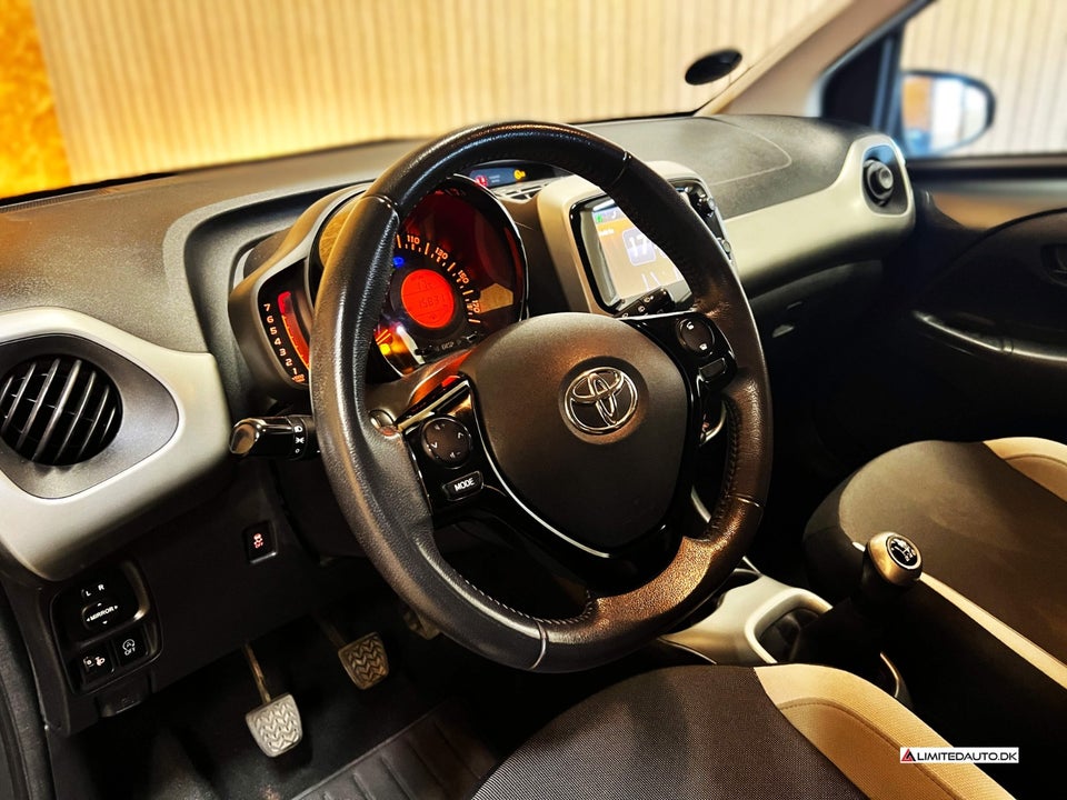 Toyota Aygo 1,0 VVT-i x-press 5d