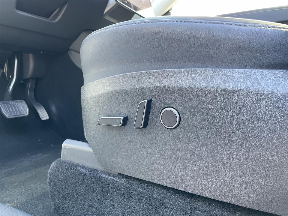 Tesla Model Y Long Range AWD 5d