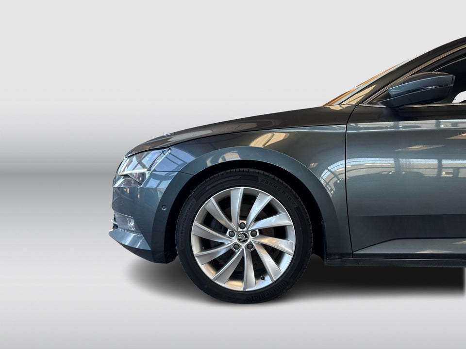 Skoda Superb 2,0 TDi 150 Style Combi DSG 5d