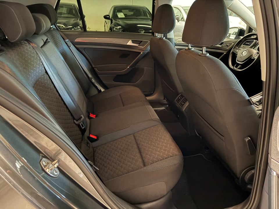 VW Golf VII 1,6 TDi 115 IQ.Drive DSG 5d