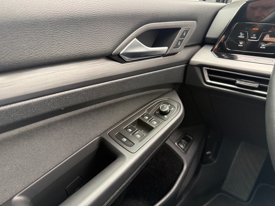 VW Golf VIII 1,4 eHybrid DSG 5d