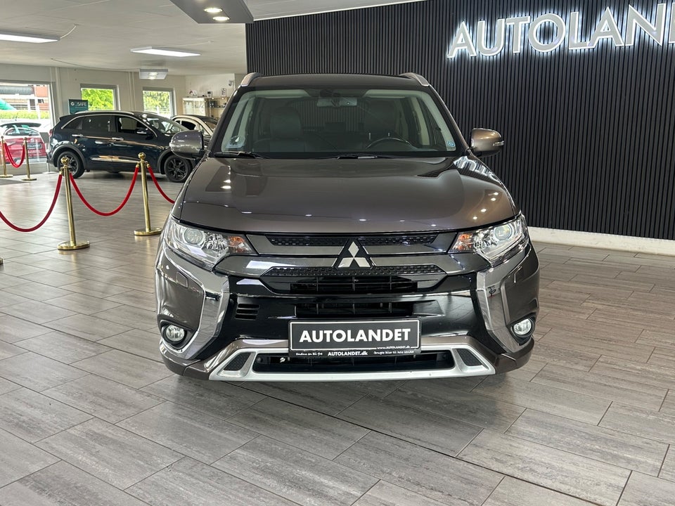 Mitsubishi Outlander 2,4 PHEV Invite CVT 4WD 5d