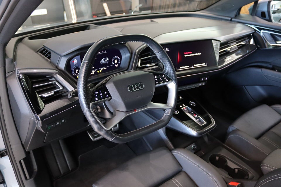 Audi Q4 e-tron 50 S-line quattro 5d