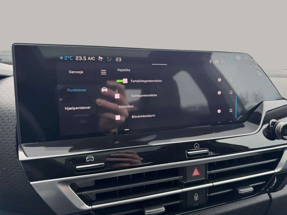 Citroën ë-C4 X 50 Shine 4d