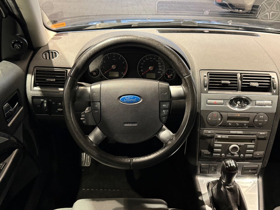 Ford Mondeo 1,8 110 Ambiente stc. 5d