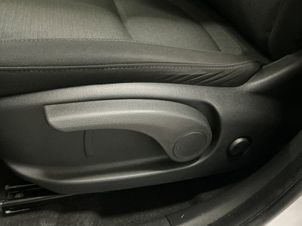 Hyundai Kona 39 EV Essential 5d