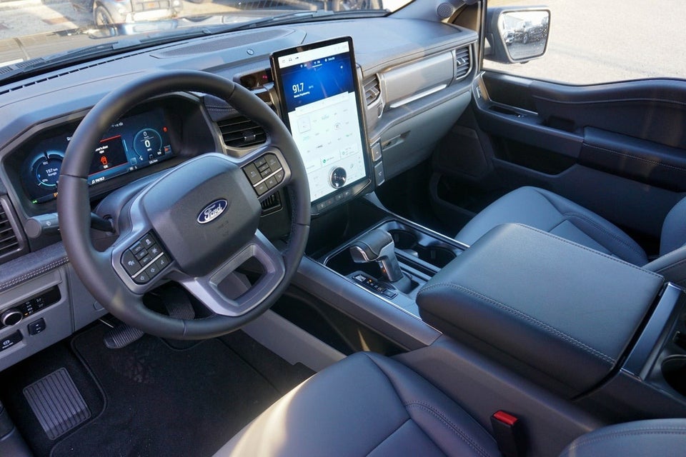 Ford F-150 123 Lightning Flash Extended Range 4d
