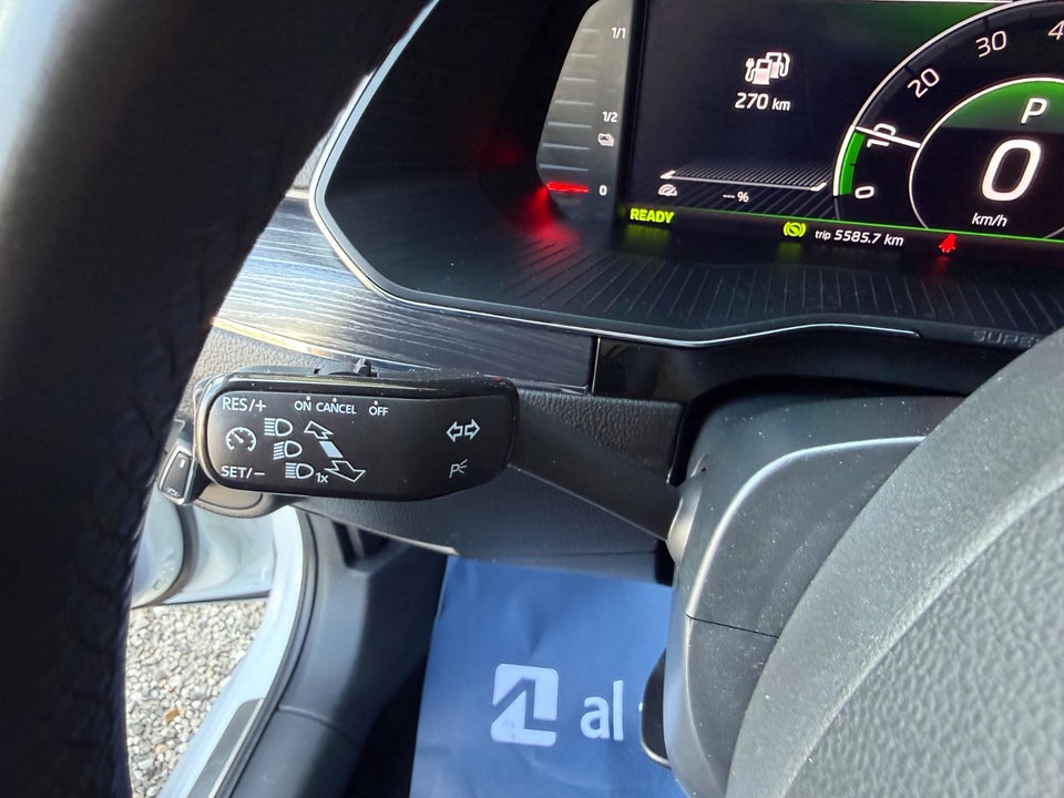 Skoda Superb 1,4 TSi iV Plus Combi DSG 5d