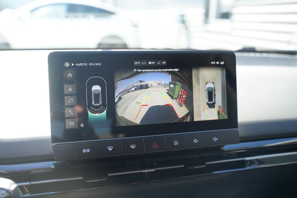 MG MG4 64 Luxury 5d
