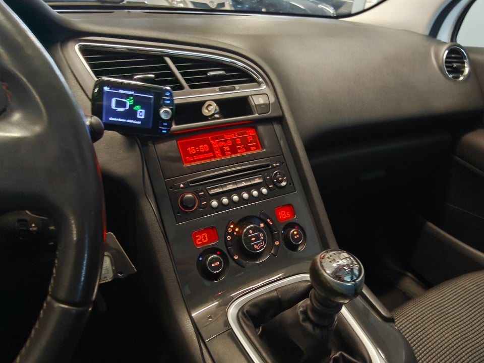 Peugeot 5008 1,6 HDi 109 Premium 7prs 5d