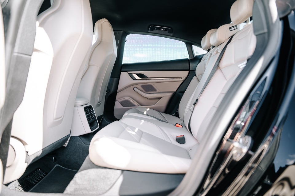 Porsche Taycan 4d