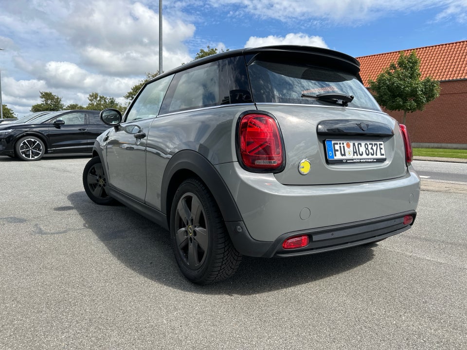 MINI Cooper SE Essential 3d