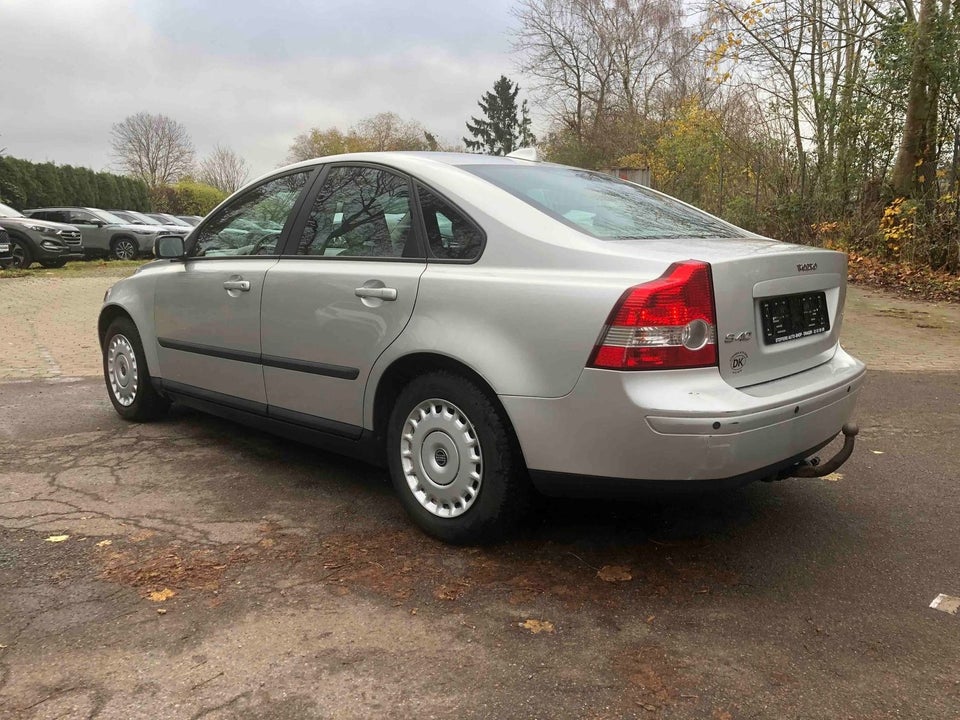 Volvo S40 1,8  4d