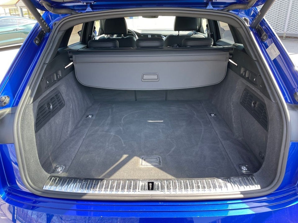 Audi Q8 e-tron 55 S-line quattro 5d