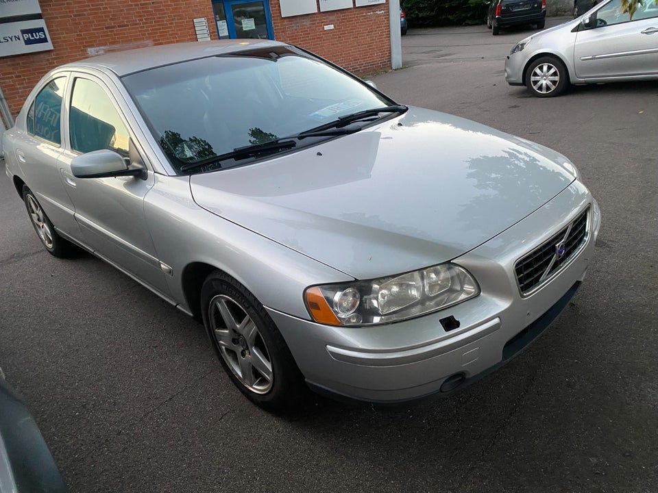 Volvo S60 2,4 170 Momentum 4d