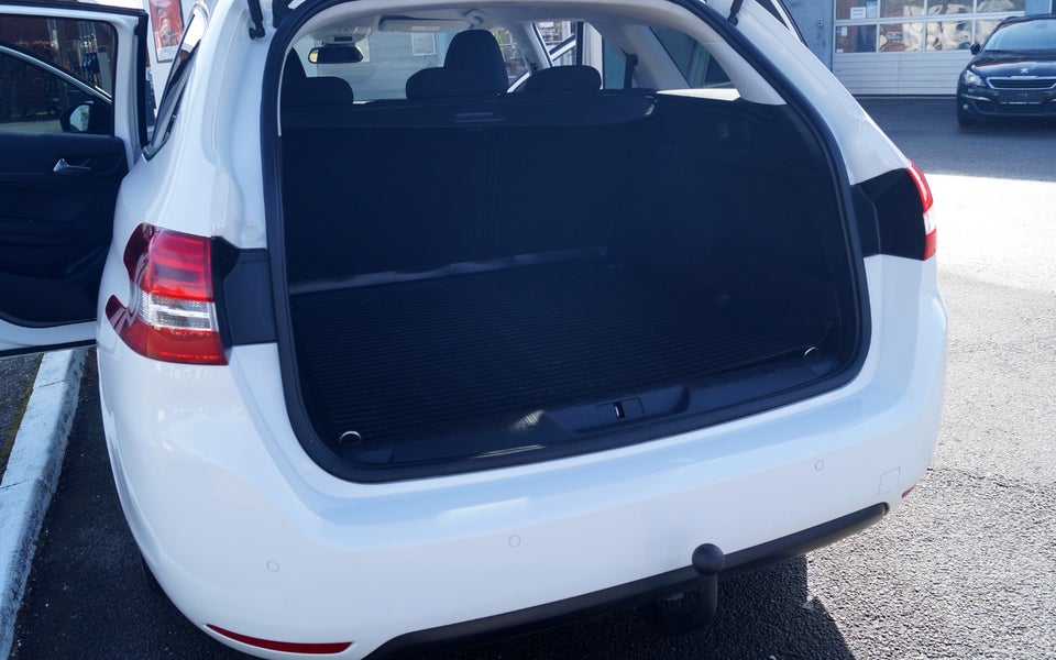 Peugeot 308 1,2 e-THP 110 Active SW 5d