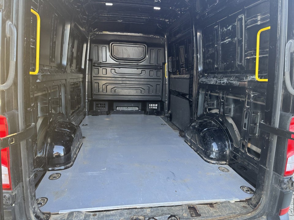 VW Crafter 30 2,0 TDi 140 Kassevogn L3H2