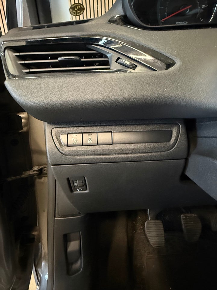 Peugeot 208 1,2 VTi Active 5d