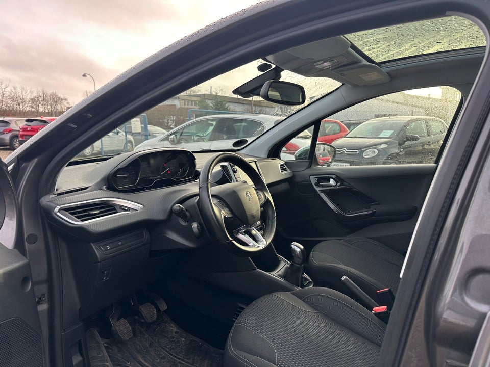 Peugeot 208 1,2 VTi 82 Signature Sky 5d